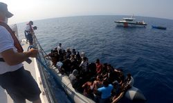 İzmir Açıklarında Yasa Dışı Yollardan Kaçmak İsteyen 17 Düzensiz Göçmen Yakalandı!