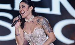 Ünlü şarkıcı Melek Mosso evlendi! Gelinliğine beğeni yağdı