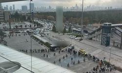 Ankara’da ‘Cuma indirimleri’ metrelerce kuyruğa sebep oldu