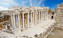 Denizli'nin En Efsanevi Yeri: Hierapolis'in İlk ve En Büyüleyici Yapıları