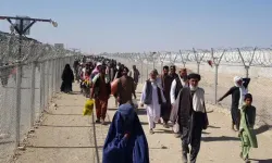 Pakistan'ın Sınır Dışı Etmek İstediği Afgan Mülteciler Sınır Kapılarına Akın Etti