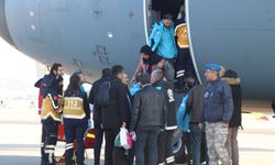Gazzeli 75 hasta ve 74 refakatçiyi taşıyan uçak Türkiye’ye ulaştı