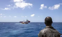Libya açıklarında göçmen teknesi battı! 61 kişi can verdi