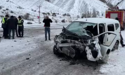 Sivas’ta feci kaza! Minibüs ile otomobil çarpıştı 26 yaralı var