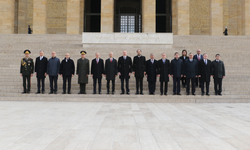 5'inci kez Azerbaycan'ın Cumhurbaşkanı seçilen Aliyev, Anıtkabir'i ziyaret etti