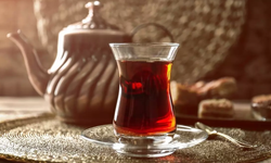 Çay tutkunlarına acı çayı sevdirecek ipucu: Süt ekleme yöntemi!