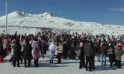 Erciyes Kayak Merkezi'nde hafta sonu yoğunluğu yaşandı