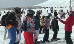 Erciyes Kayak Merkezi ziyaretçi akınına uğradı