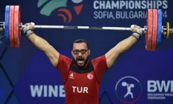 Bakan Bak milli halterci Onur Demirci'yi tebrik etti