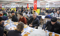 Akyurt Belediye Başkanı Ayık, vatandaşlarla iftar yemeğinde bir araya geldi