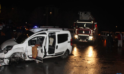 Feci kaza! Kayseri'de hafif ticari araç ile pikap çarpıştı: 5 yaralı