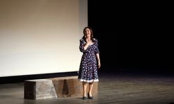 Yenimahalle’de Tiyatro Festivali’nde Türkan Saylan gecesi: “Ben Türkan Saylan” büyük alkış topladı