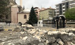 Ankara’daki şiddetli rüzgâr, 2 caminin minaresini yıktı
