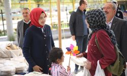 Akyurt Belediye Başkanı Ayık, pazar esnafını ziyaret etti