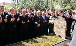MHP Lideri Bahçeli’den, Alparslan Türkeş’in kabrine ziyaret