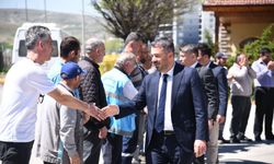 Pursaklar Belediye Başkanı Ertuğrul Çetin, belediye personeliyle bayramlaştı