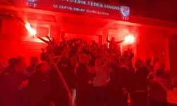 Trabzonspor taraftarları Trabzon’daki TFF binası önünde toplandı