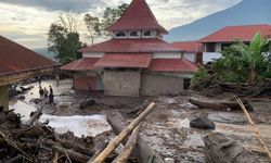 Endonezya’daki sel ve toprak kaymasında can kaybı 52’ye çıktı