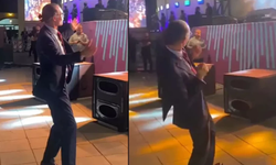 Erdal Beşikçioğlu’nun Melek Mosso konserindeki dansı beğeni topladı