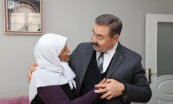 Gölbaşı’nda 80 yaşındaki Emine Teyzeye sürpriz Anneler Günü ziyareti