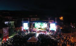 Güdül'de "Yaza Merhaba" konseri büyüledi: Işın Karaca sahneyi salladı