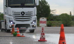 Kadın şoför Zarife Neslişah Turgan ileri sürüş eğitimi alarak uzun yol seferine hazırlanıyor