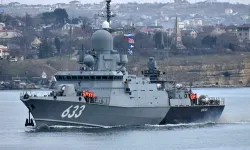 Ukrayna, Kırım’da konuşlu olan Rus savaş gemisini bombaladı