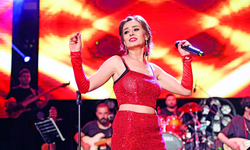 Yıldız Tilbe yine şaşırttı! Başörtülü fotoğraflarını paylaştı