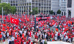 50 bin Türk taraftar Berlin Olimpiyat Stadı'na yürüdü!