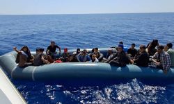 Sahil Güvenlik ekiplerince 27 kaçak göçmen kurtarıldı