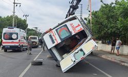 Hatay'da meydana gelen ambulans kazasında  2 sağlık çalışanı yaralandı