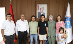 Başkan Ayık, LGS'de Akyurt'ta ilk üçe giren öğrencilerle buluştu