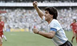 Futbol efsanesi Maradona'nın 1986 Dünya Kupası yarı final forması açık artırmada