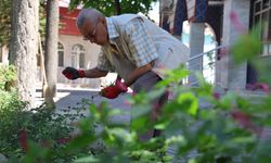 Babasından kalan cami temizliği geleneğini 26 yıldır sürdürüyor