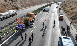 Şanlıurfa'da feci kaza! Lastik değiştirenlere TIR çarptı: 3 kişi hayatını kaybetti