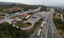 Bolu Dağı’nda kilometrelerce araç kuyruğu oluştu