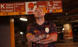 Galatasaray’dan efsane isimler için özel tișört serisi: Fenerbahçe’ye gönderme