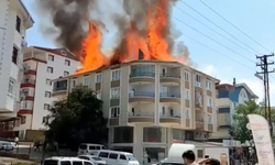 Ankara'da korkutan yangın! Çatı alevlere teslim oldu