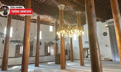 Arslanhane Camii’nin 24 ahşap sütunu zamana meydan okuyor