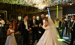 Aşiret düğününde paralar havada uçuştu! Çiftin nikah şahidi bakın kim çıktı...