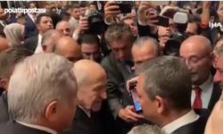 Devlet Bahçeli ve Özel'den Ayak Üstü Sohbet