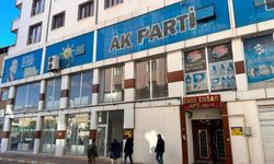 AK Parti il binasına satırlı saldırı!