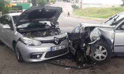 Ankara'da trafik kazası: 2 kişi yaralandı