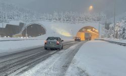 Bolu Dağı Tüneli ulaşıma açıldı! Kar yağışı devam ediyor