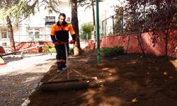 Çankaya Belediyesi'nden Ali İlhan Türker Parkı'na doğal çim bakımı