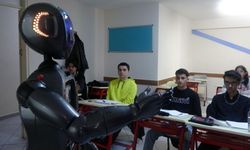 Eğitimde ilk: İlk insansı yapay zekalı robot Ada derslere girdi, soruları cevaplandırdı