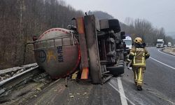 Asit taşıyan tanker devrildi: Zehirli asit suya karıştı!