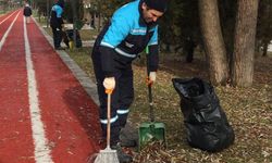 Pursaklar Belediyesi'nden park ve bahçelerde temizlik seferberliği