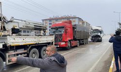 3 tır birbirine girdi: Yaralı var!