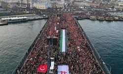 Binlerce kişi Gazze için Galata Köprüsü’ne yürüyor!